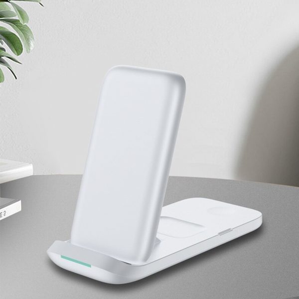 3-in-1 Fast Charging Wireless Charging Station for Qi Devices_3